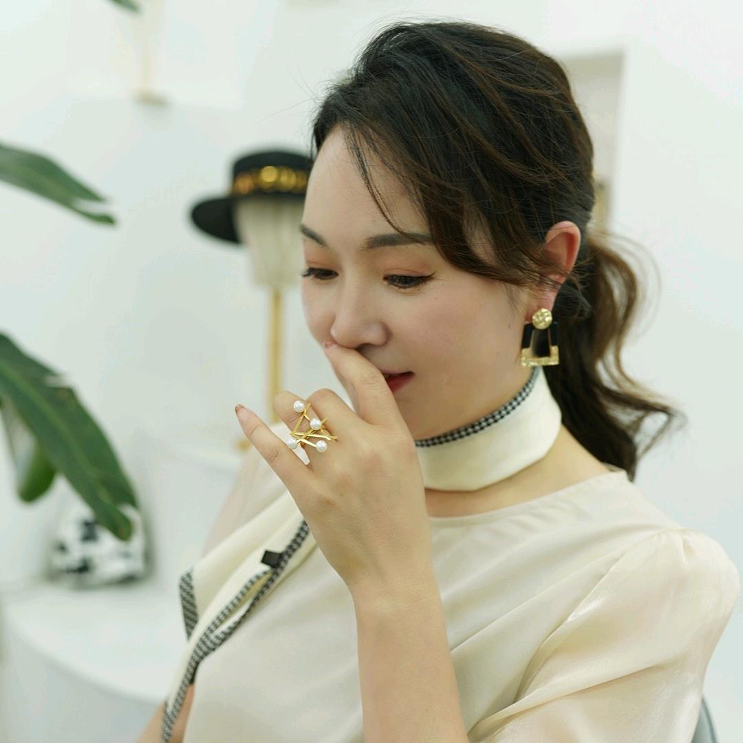 风雨彩虹