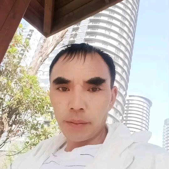 看热闹嫌事小