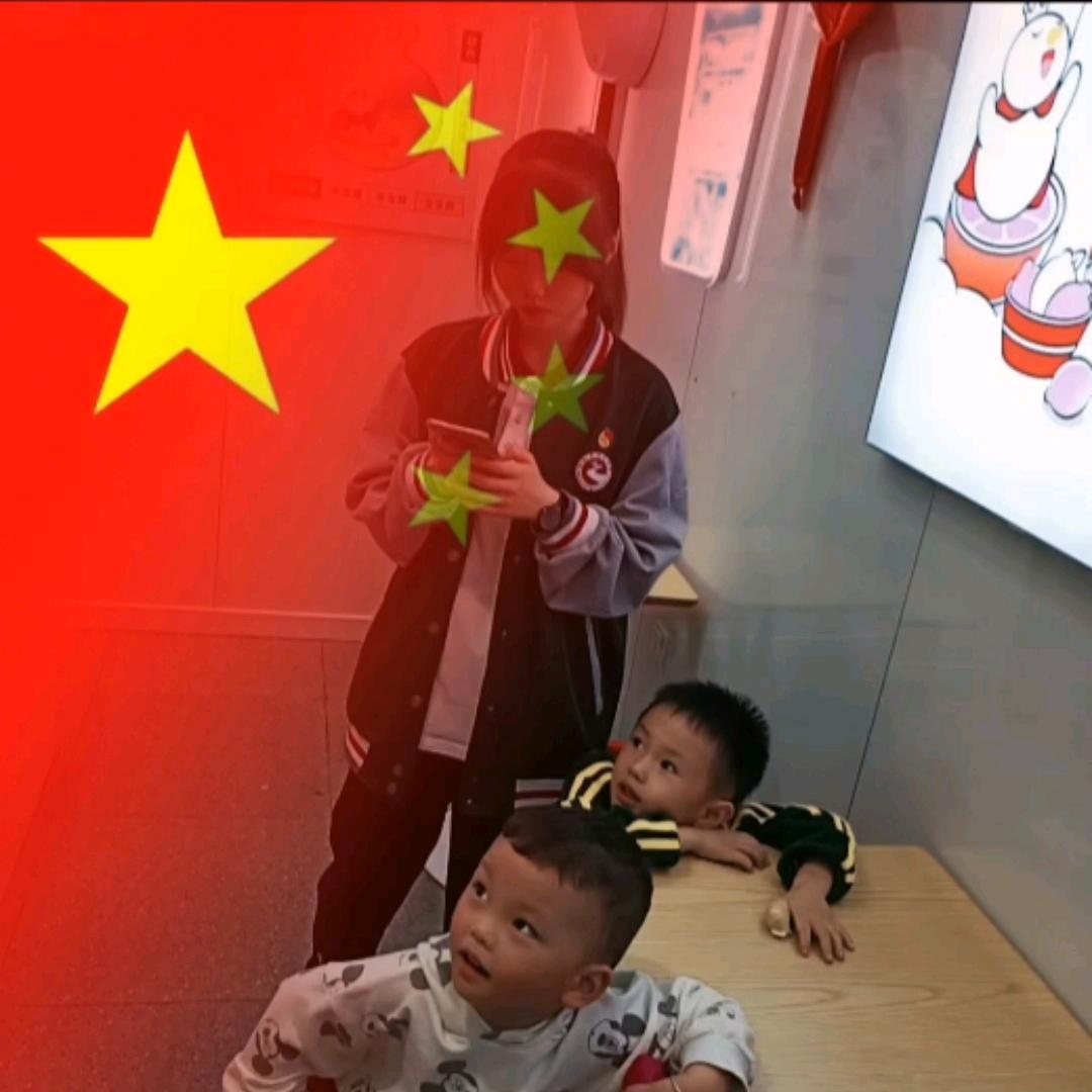 八月