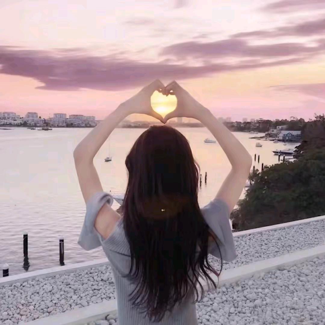 中年少女笑嘻嘻