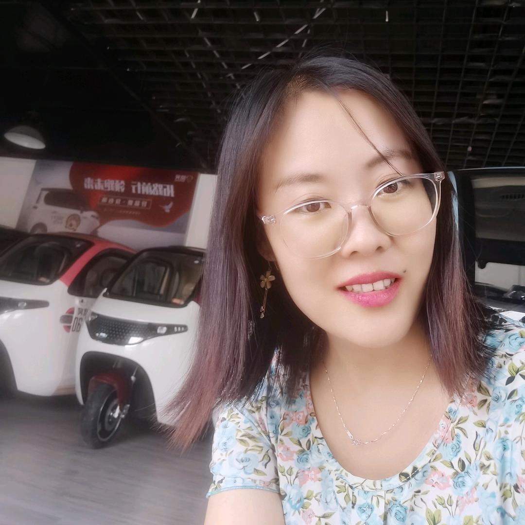 卖盛昊篷车的姑娘