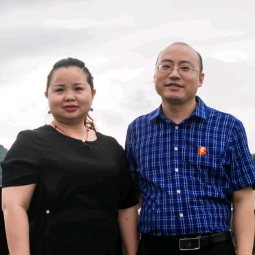 张才容女儿女婿卖兔唯斯牙膏
