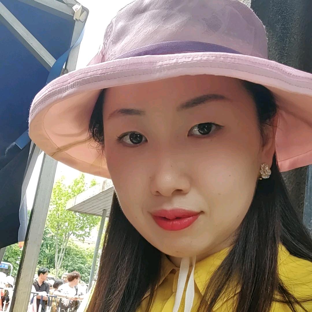 房产销售小妮