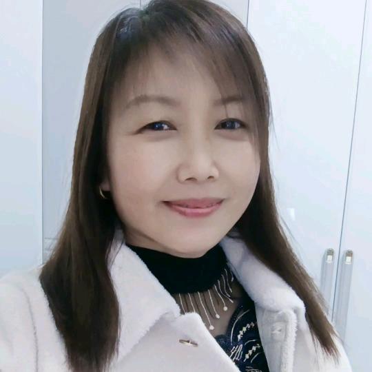王霞