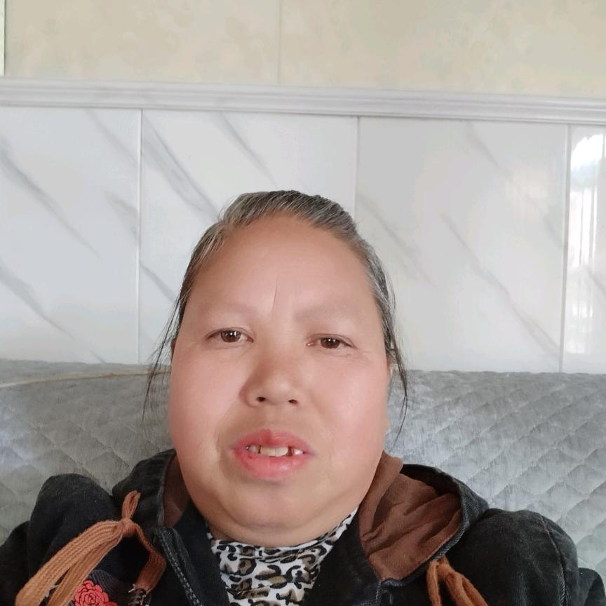 何姐