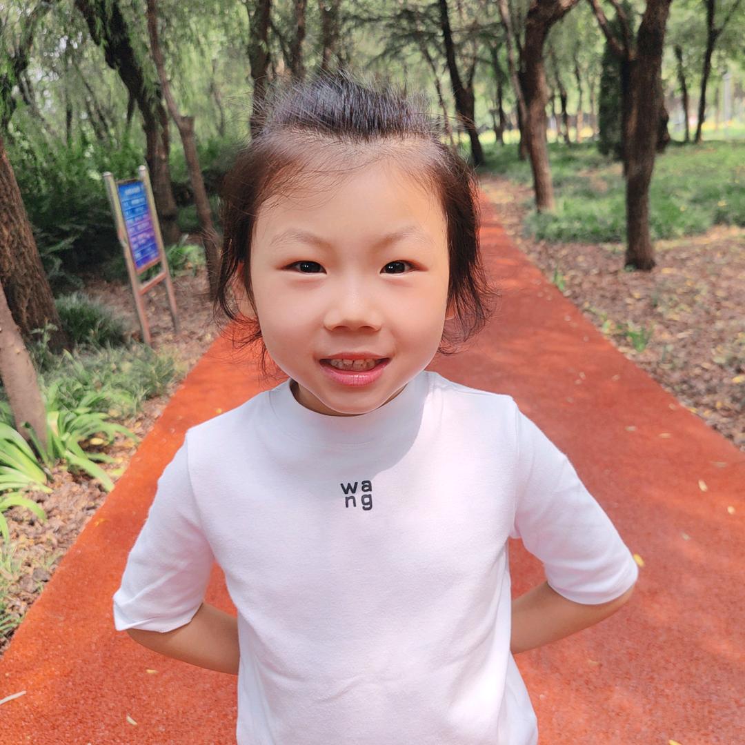 Lily 呦