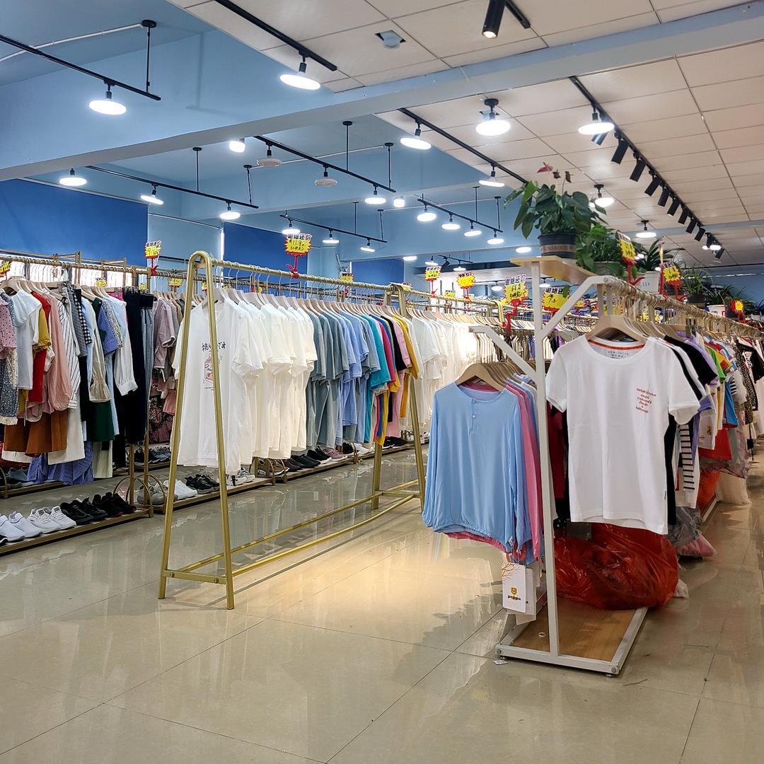 成都服装尾货批发~伍