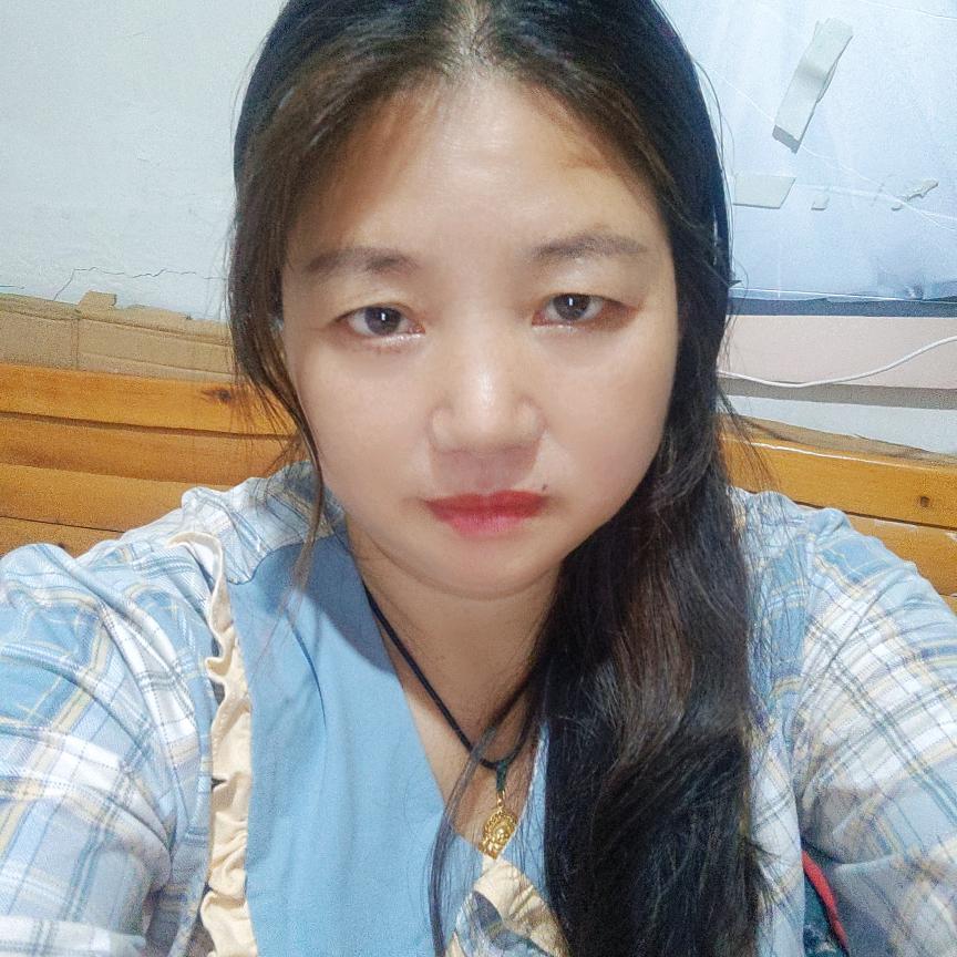 芳姐美食。晚六点十分直播。