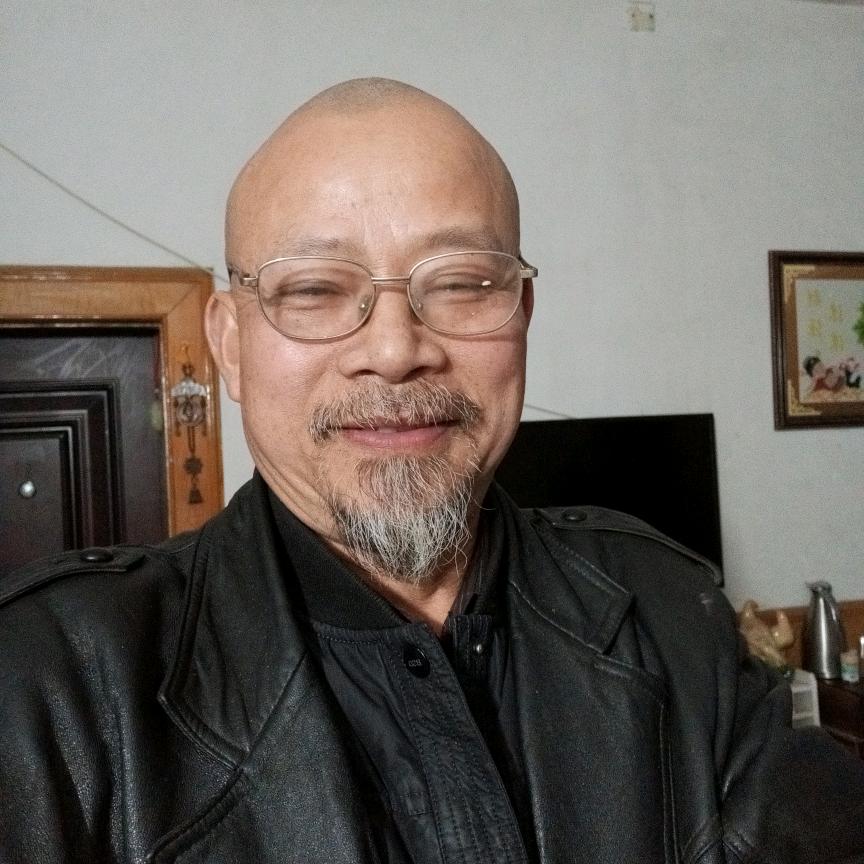 两手插裤兜