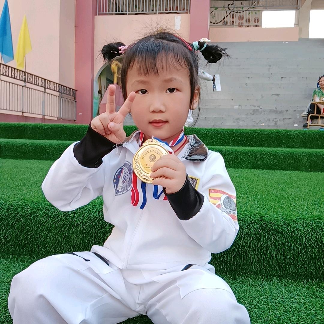 果果是無敵美少女