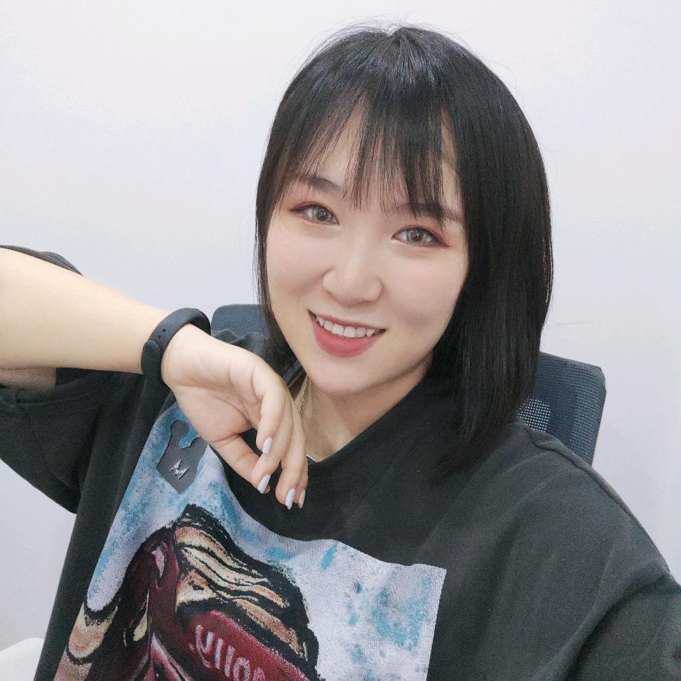 浮在云端上的小猪