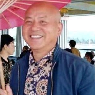 我是婚姻介绍所的冯所长，我是专业介绍人，