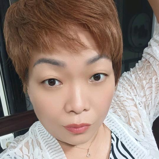 芳姐的百货橱窗