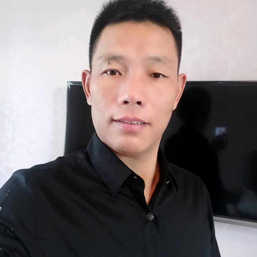 阿华，