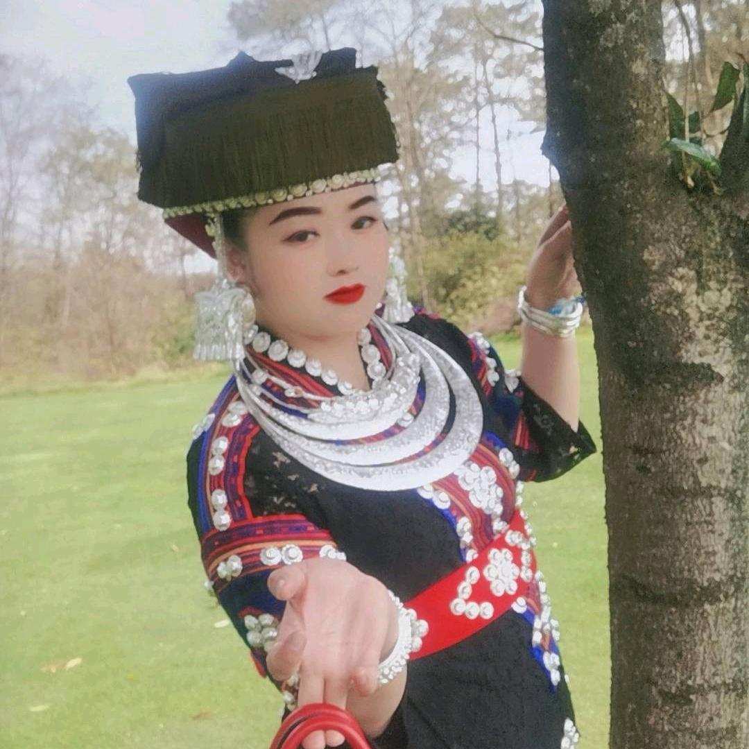微笑感染嘴角的苦涩