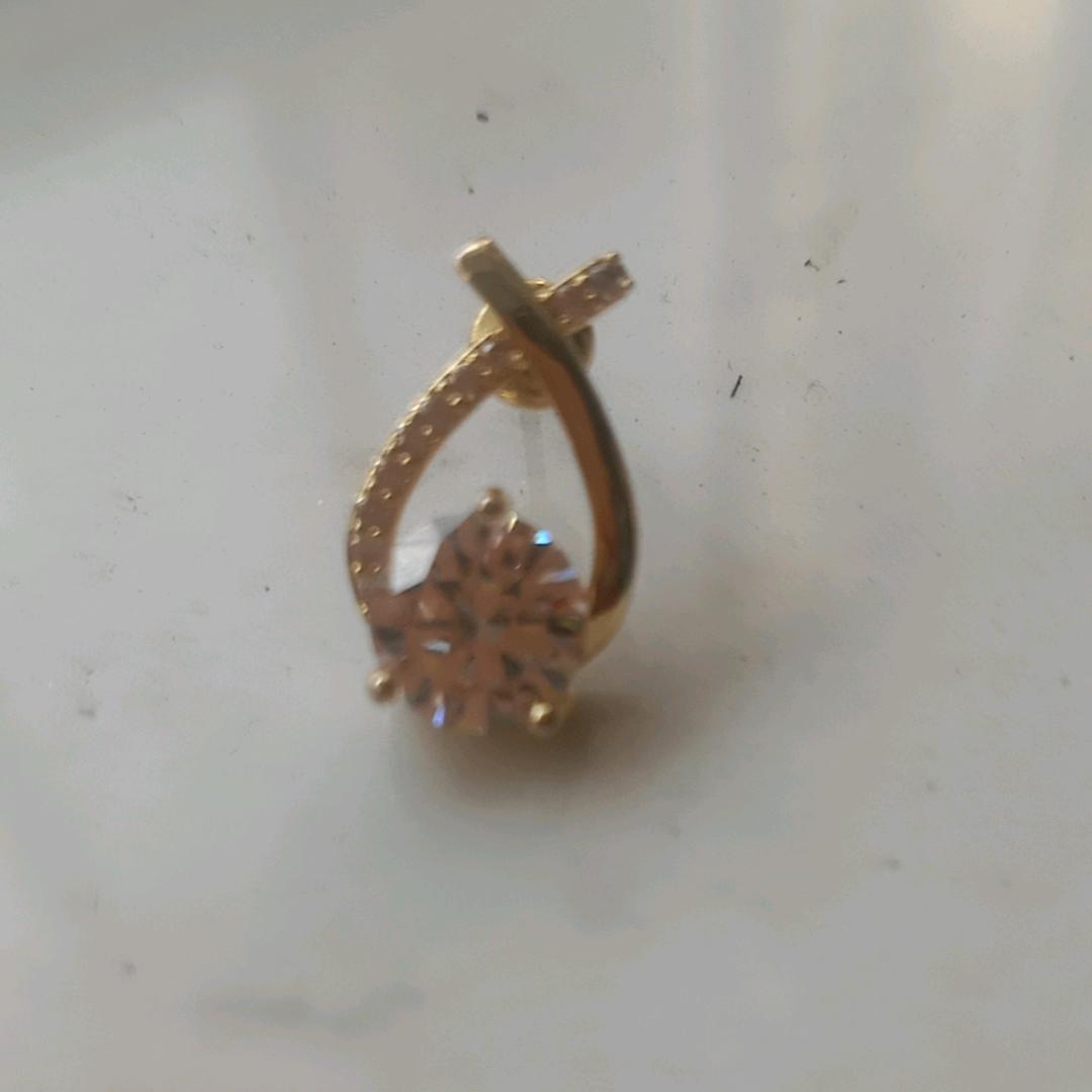 王磊:)