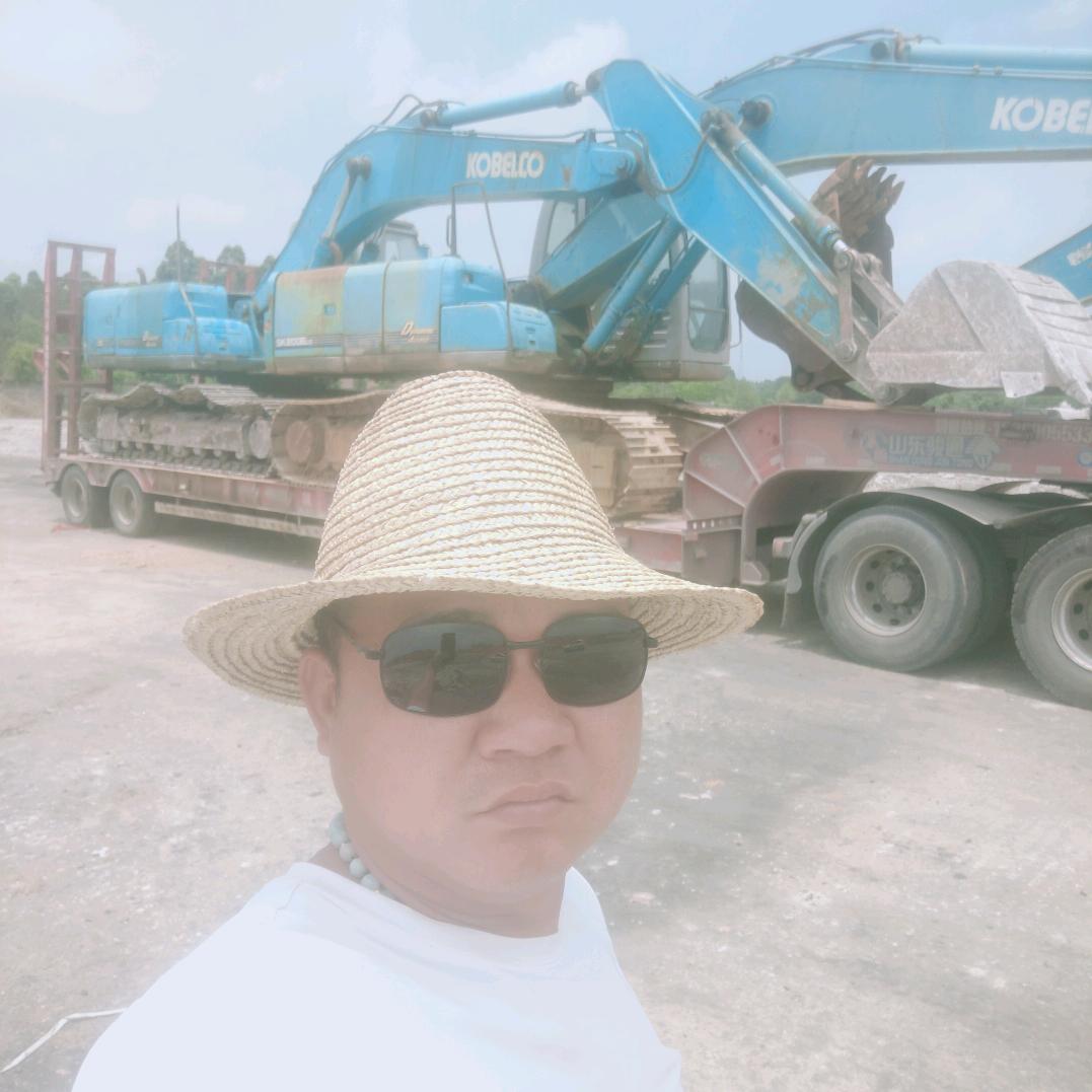 老嗨，大中小挖机出租 有卖买挖机！