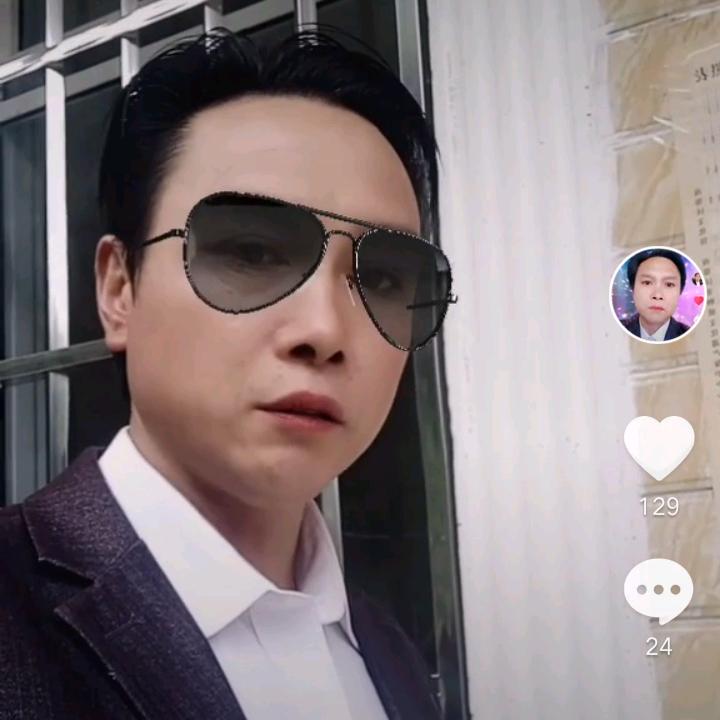 歌者唐龙。