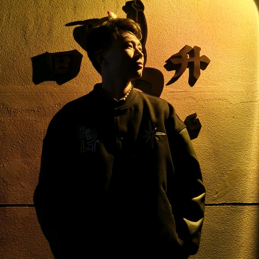 🌝爱举铁的小岩哥哥💪✌🏻✌🏻