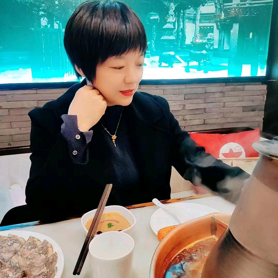 济宁金宇D馆二楼美国蕾丝床垫刘娟