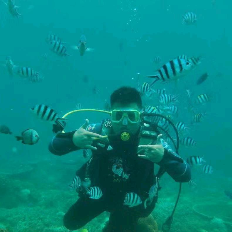 痞子伯爵🕵️♂️