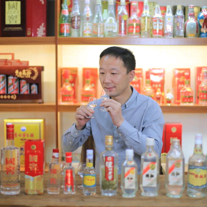 左彬藏酒