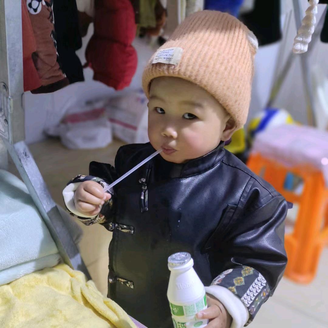 曾诚越小盆友。橱窗有好物。放心够买