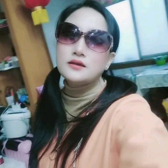 🌹英姐摆地摊🌹