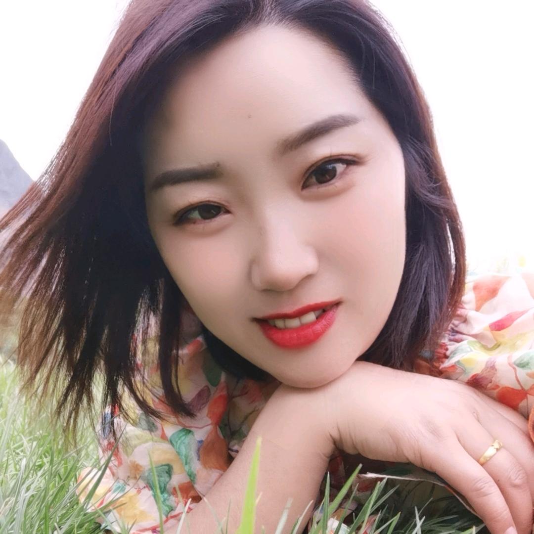 爱笑的虎牙妹