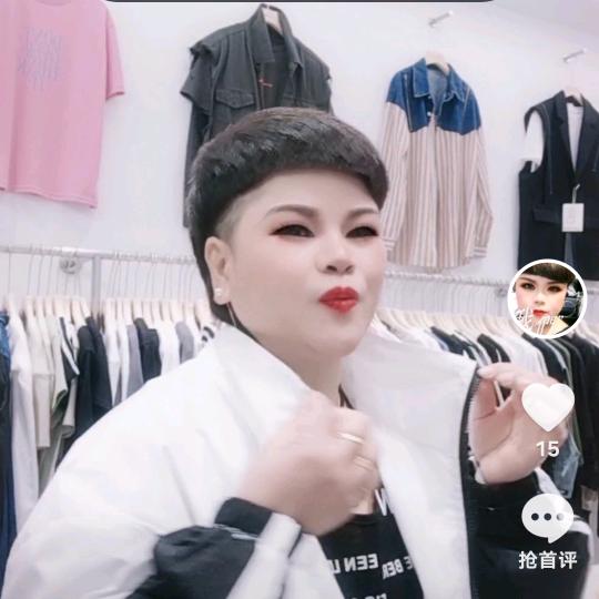 罗依坊女装箱包店