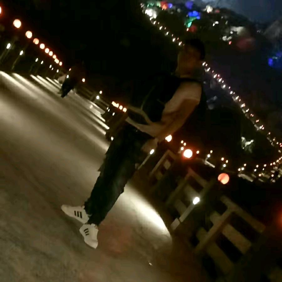 川Q笑对人生
