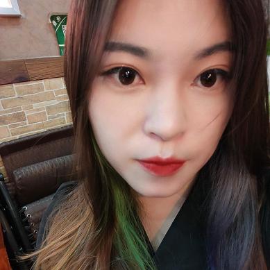 单眼皮的小美