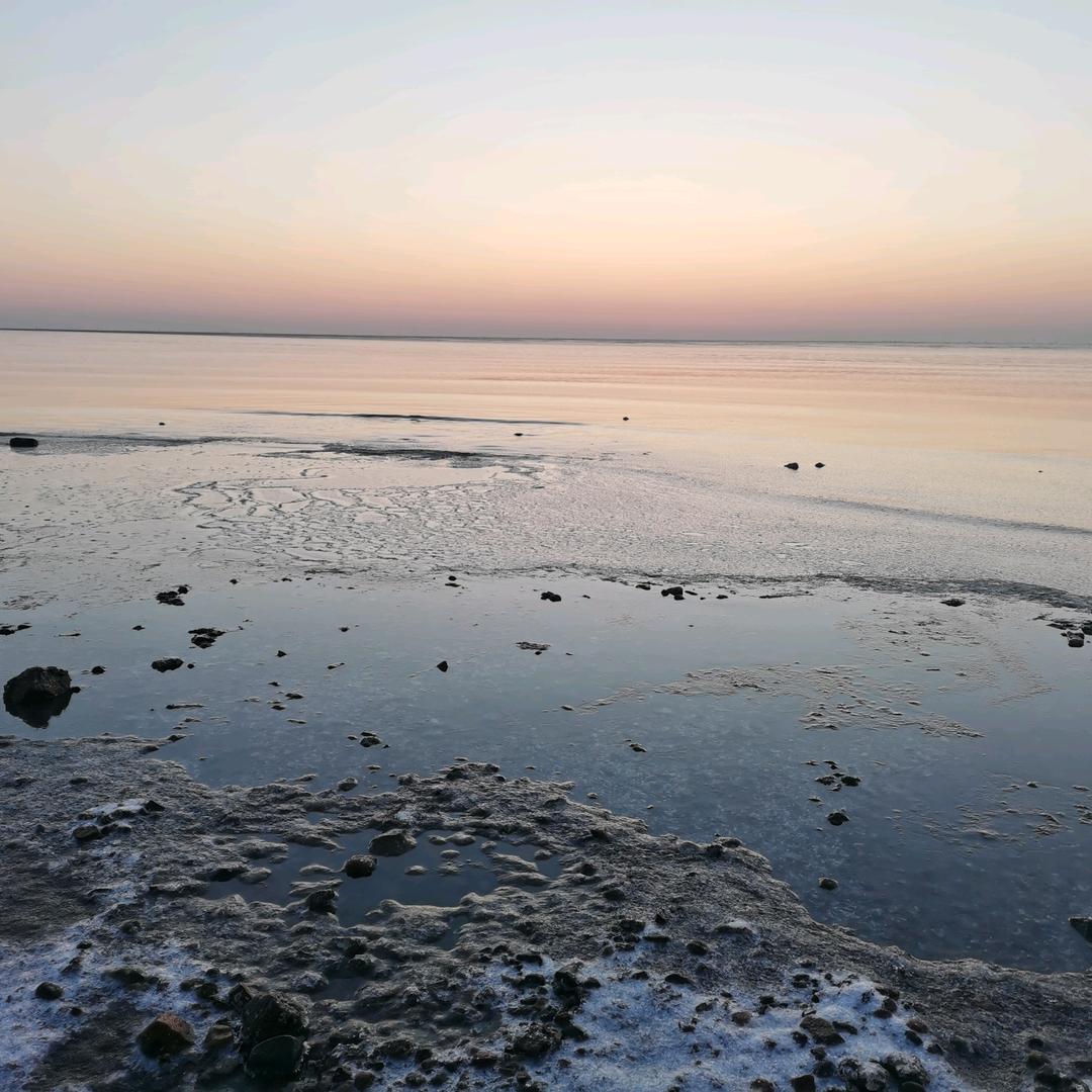 小河流淌