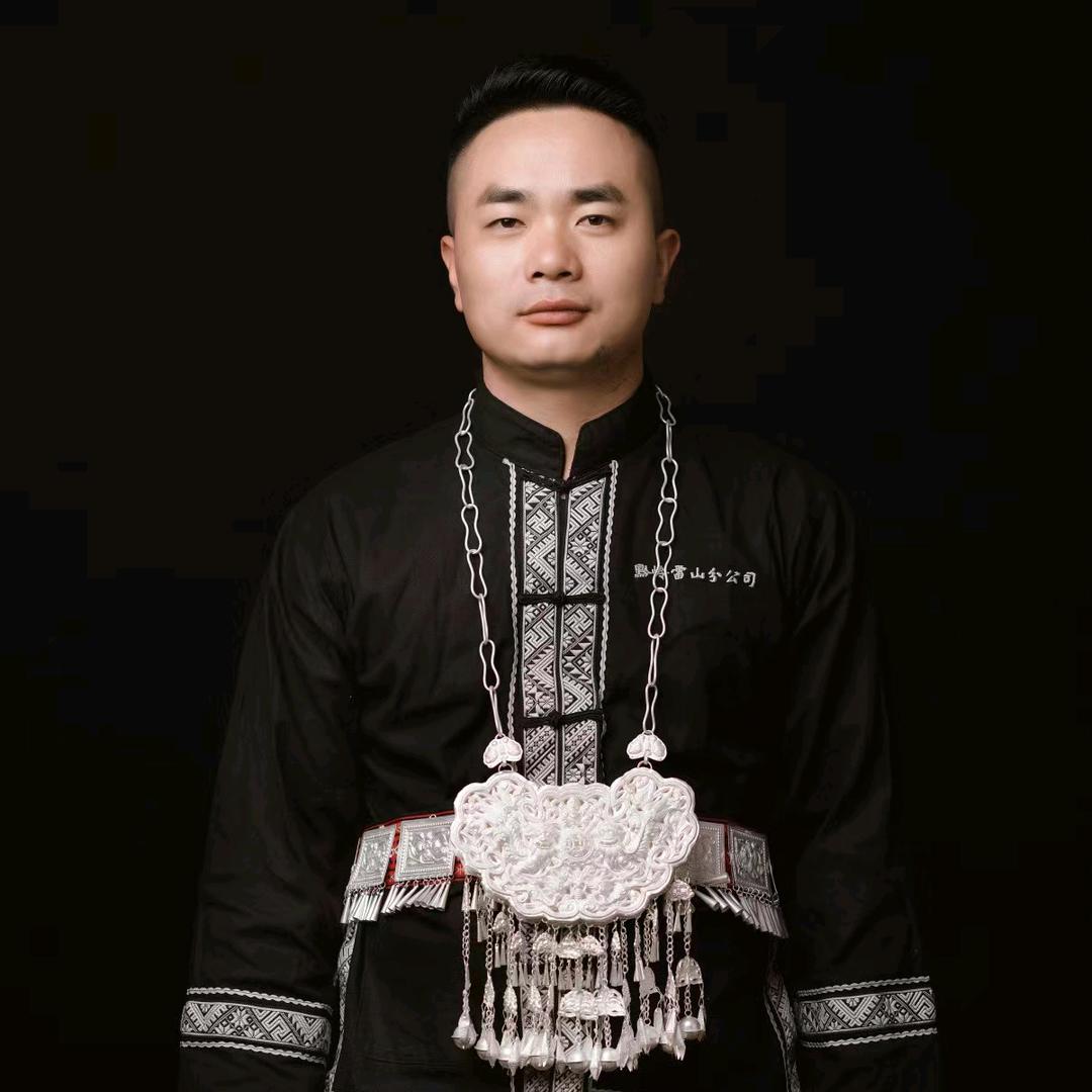 苗族鼓藏头  杨凯平