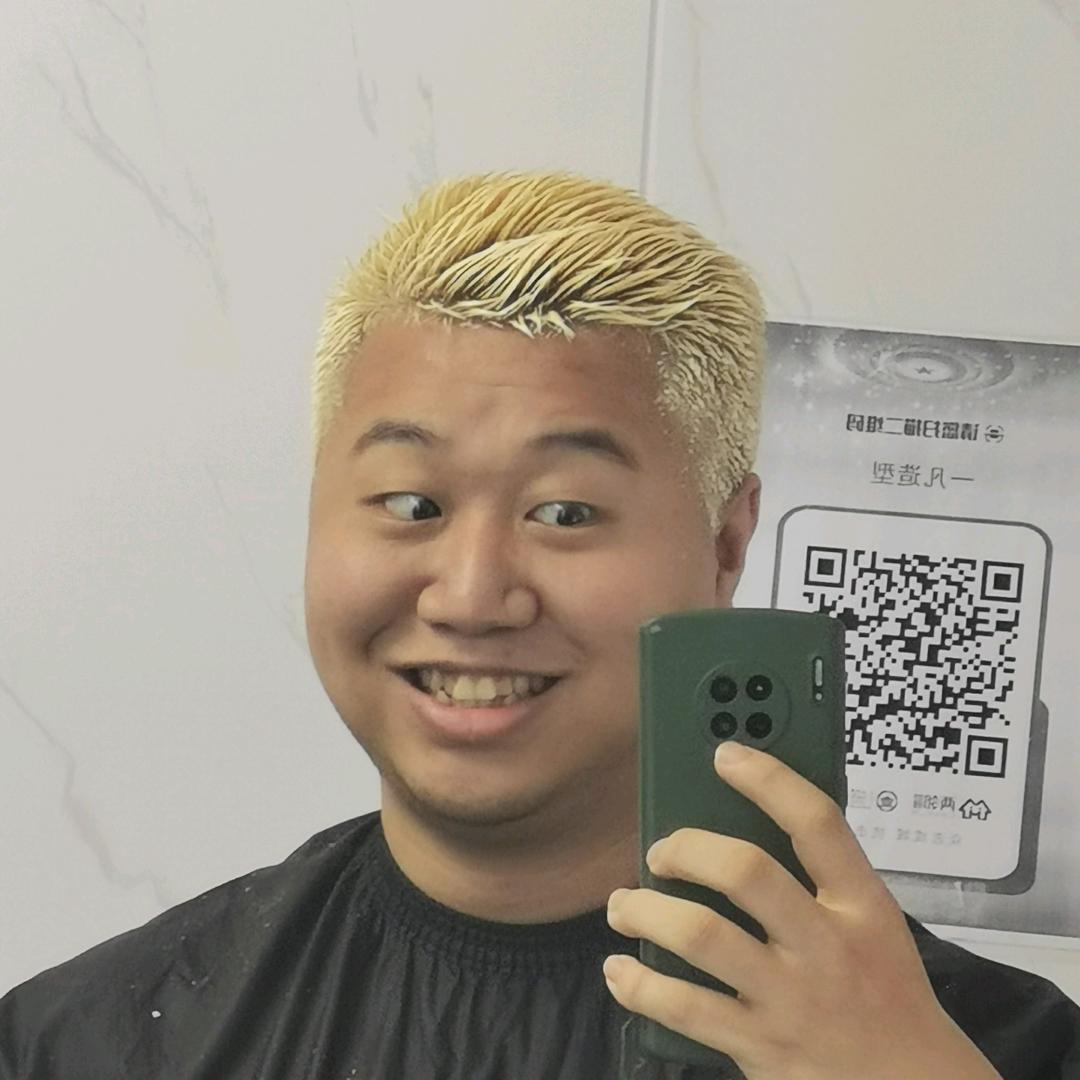 小邬爱喝泳池水🌊