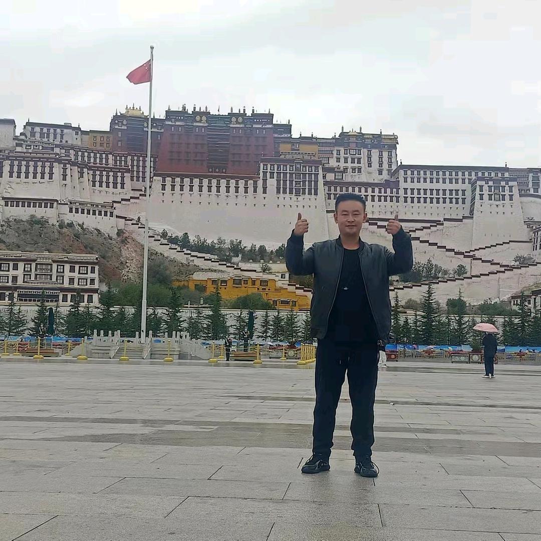 大卡车小丝鸡
