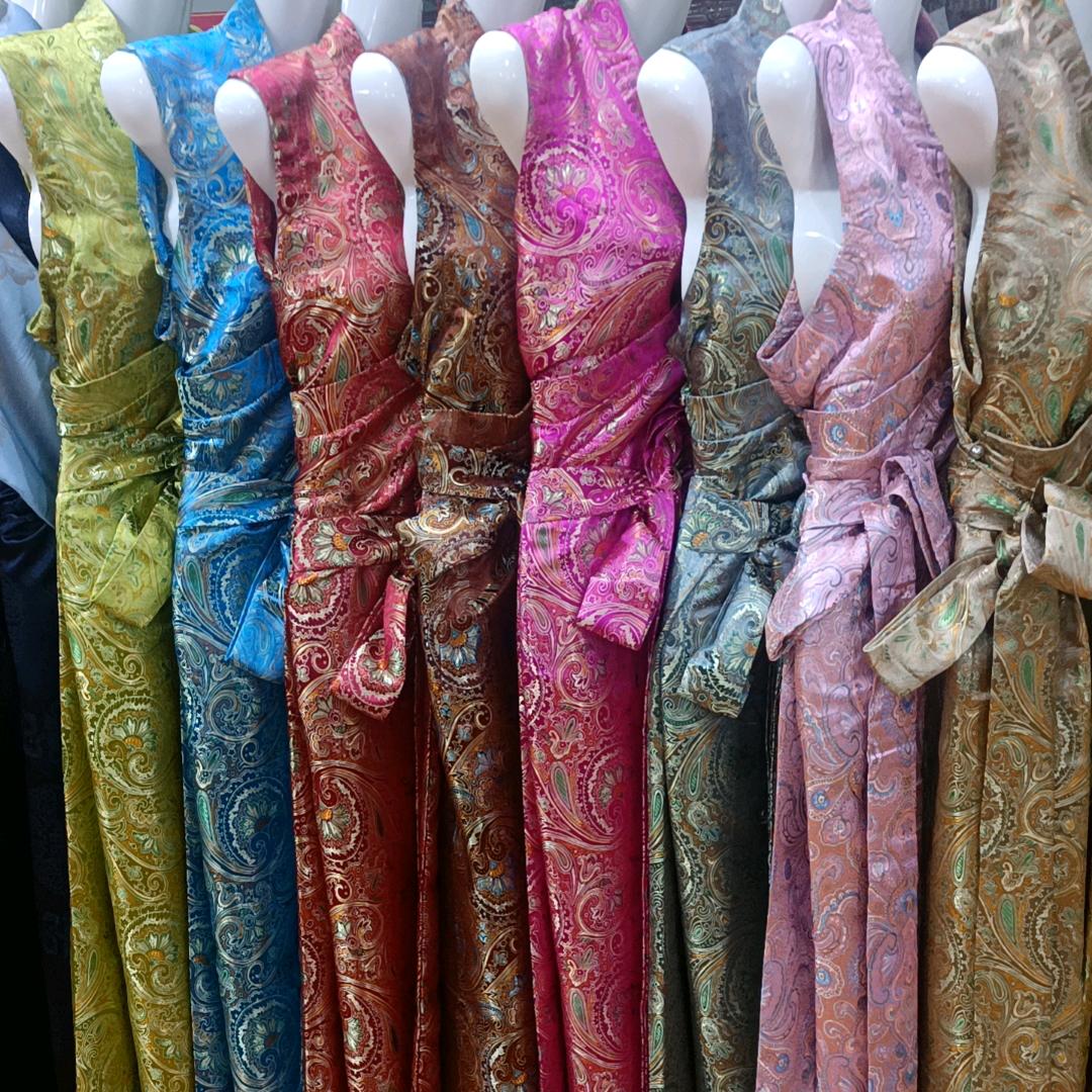 岗嘎拉毛藏服批发店