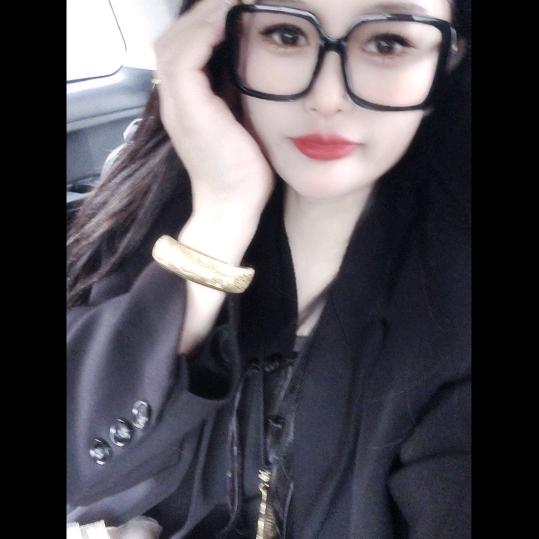 牛牛家女装 美甲 鲜花