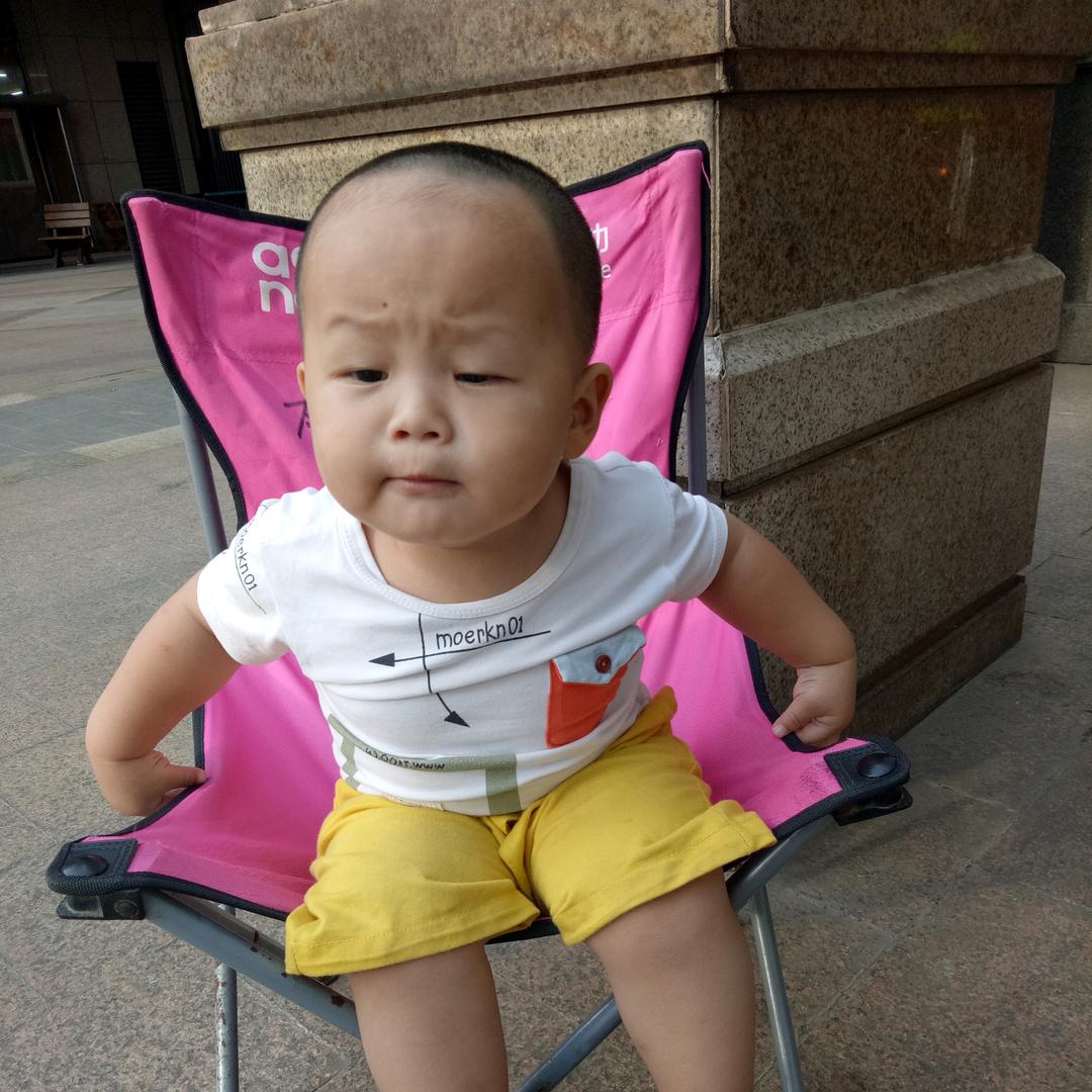 岩一红