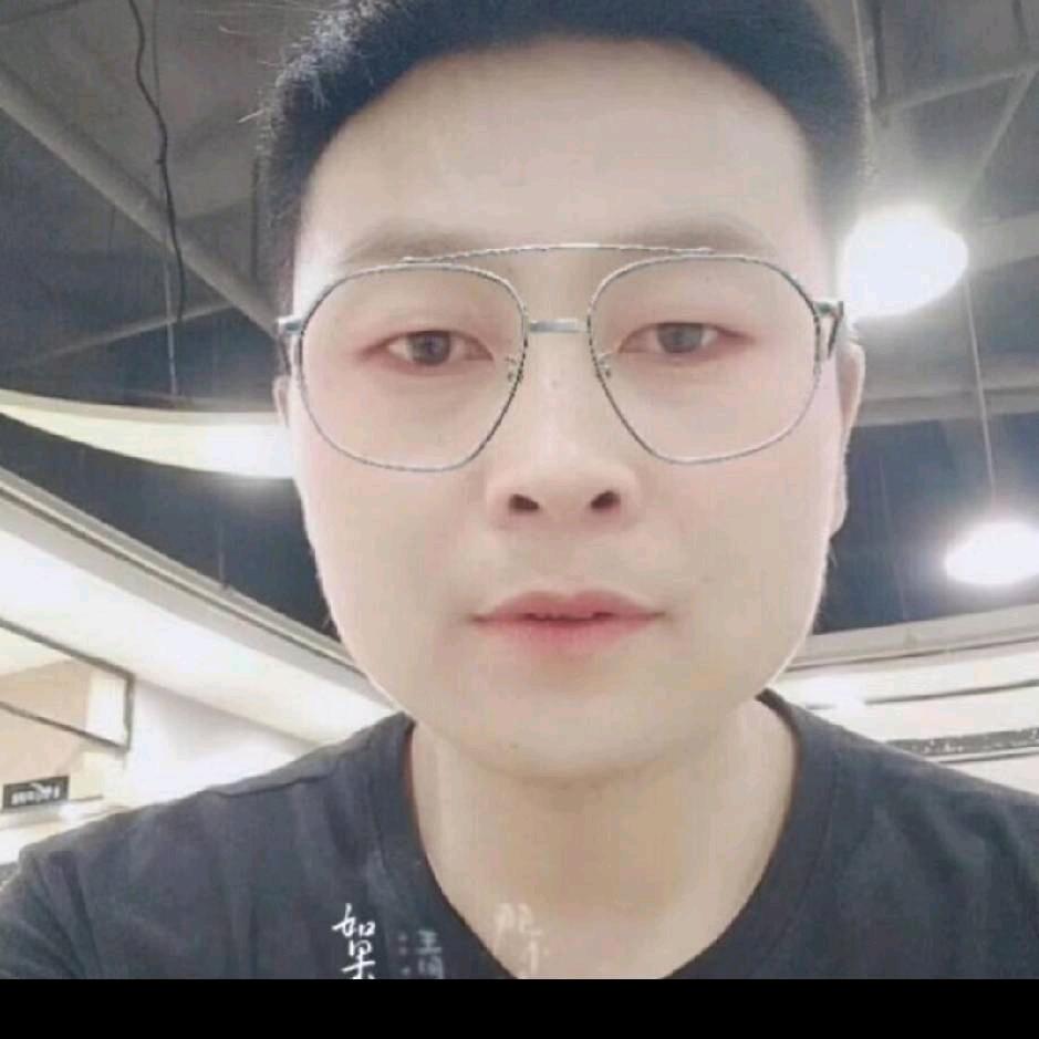 服装批发-王刚服饰