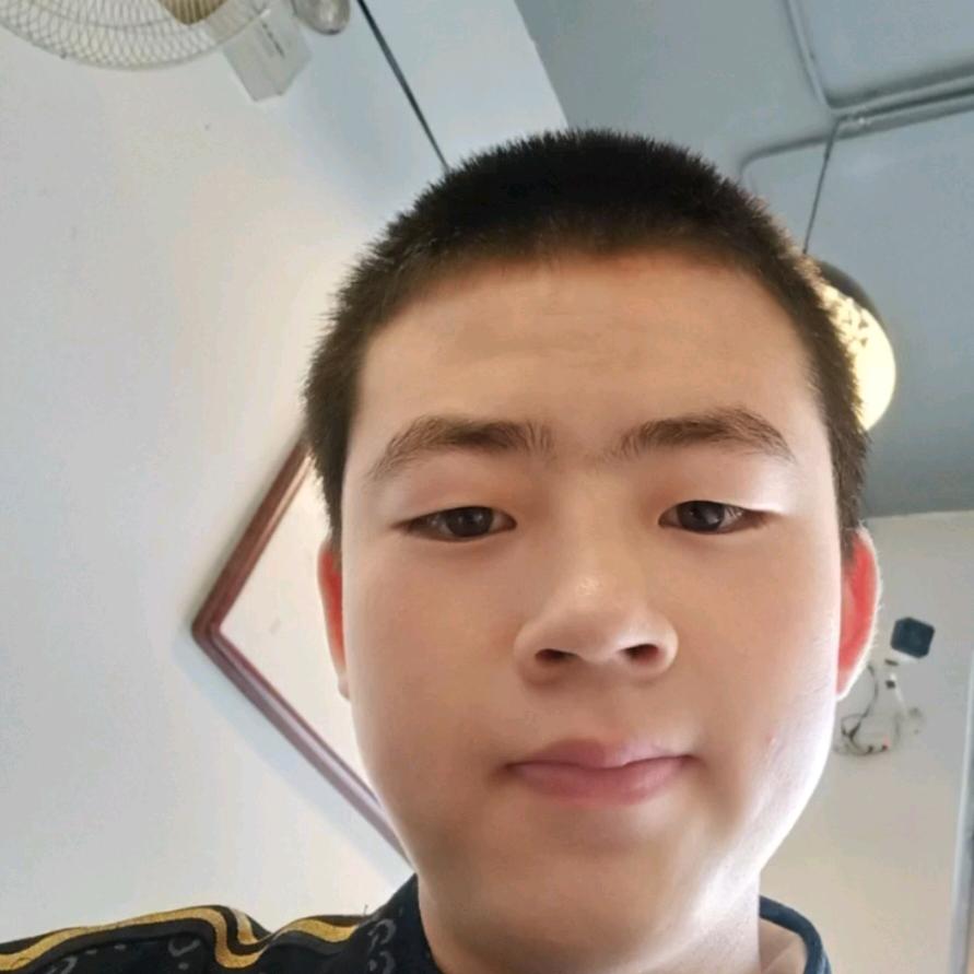 金佳伟。