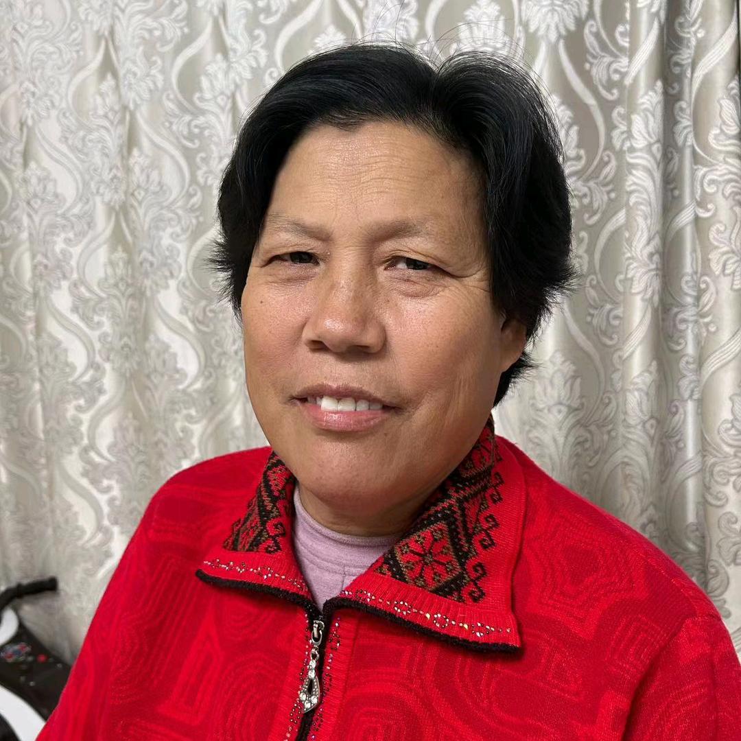 黑发姐