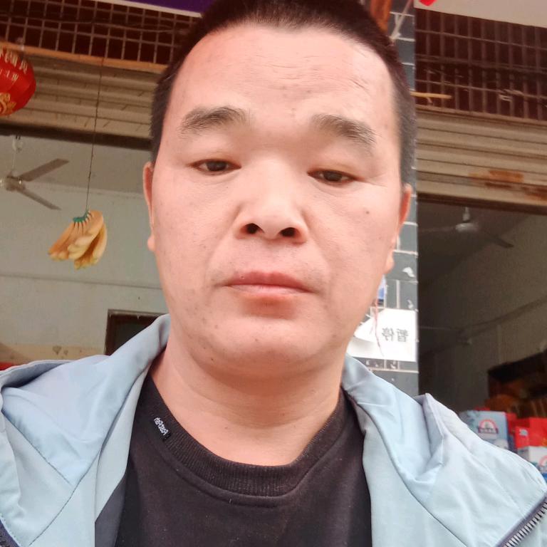 乡村小季，在家养黑猪长年共应黑猪仔养土鸡