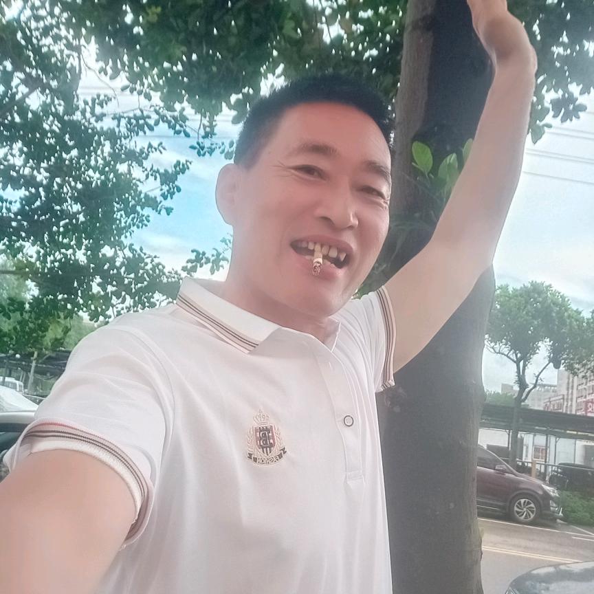 快乐的老帅哥