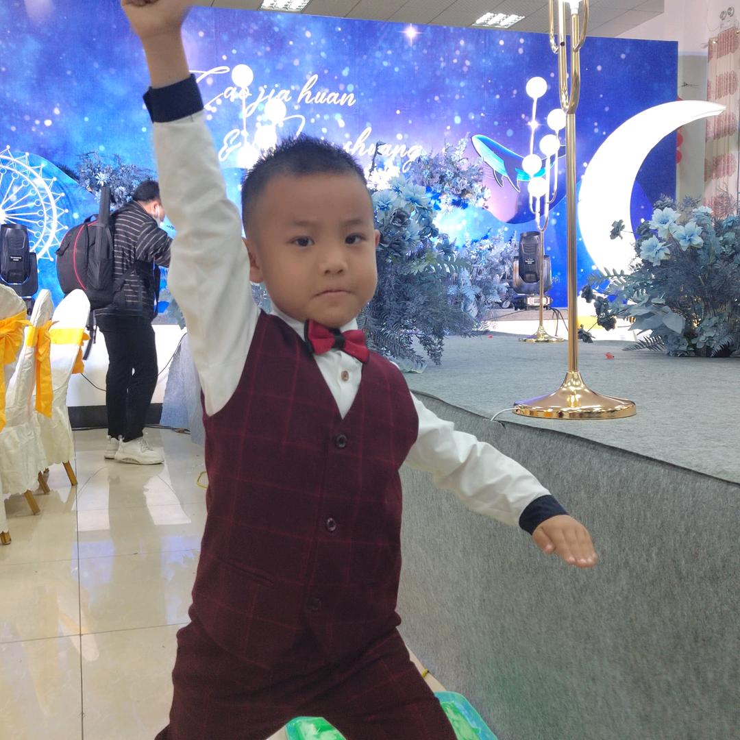 假装不难过