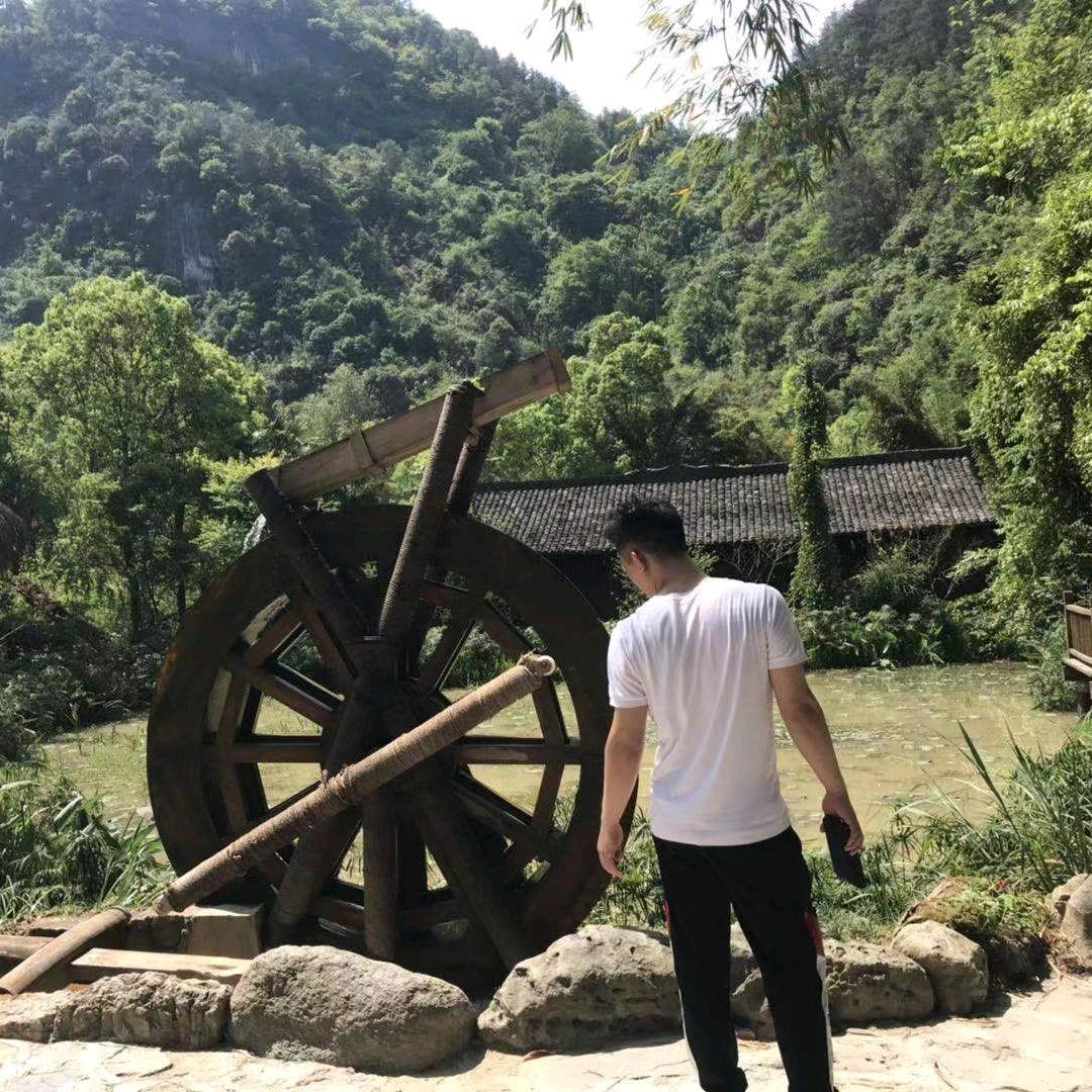 抽烟只抽黄鹤楼