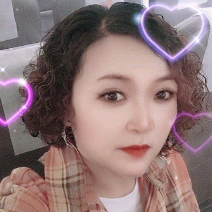 玲姐爱唱歌。