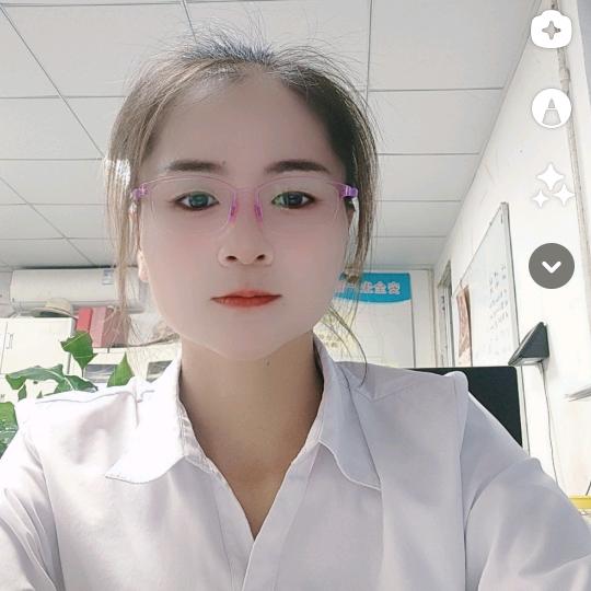鑫宝龙李利英汽车销售
