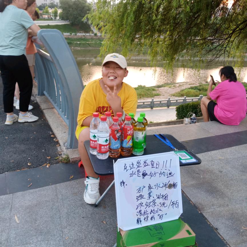 摆地摊的胖哥 🎤