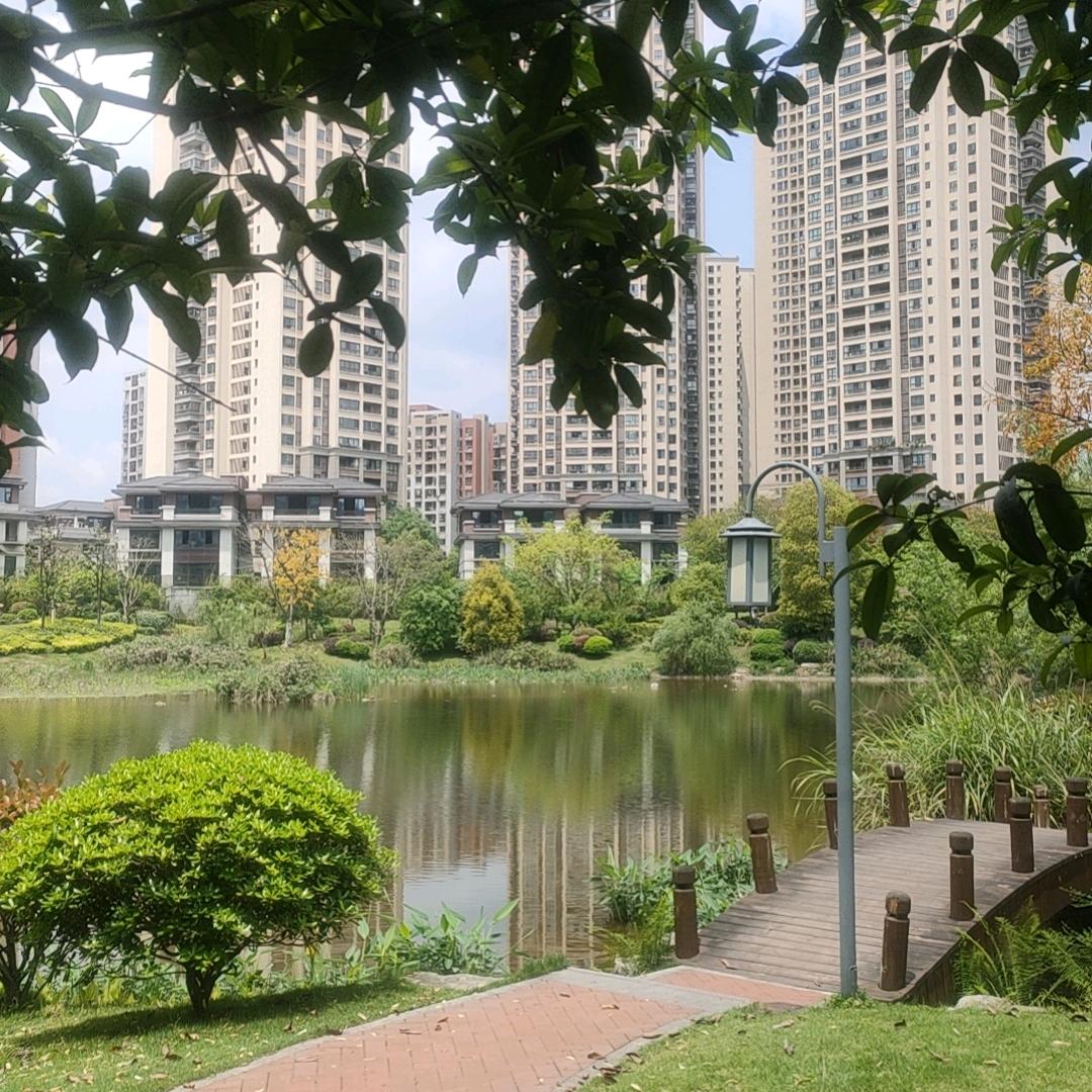 人已近黄昏